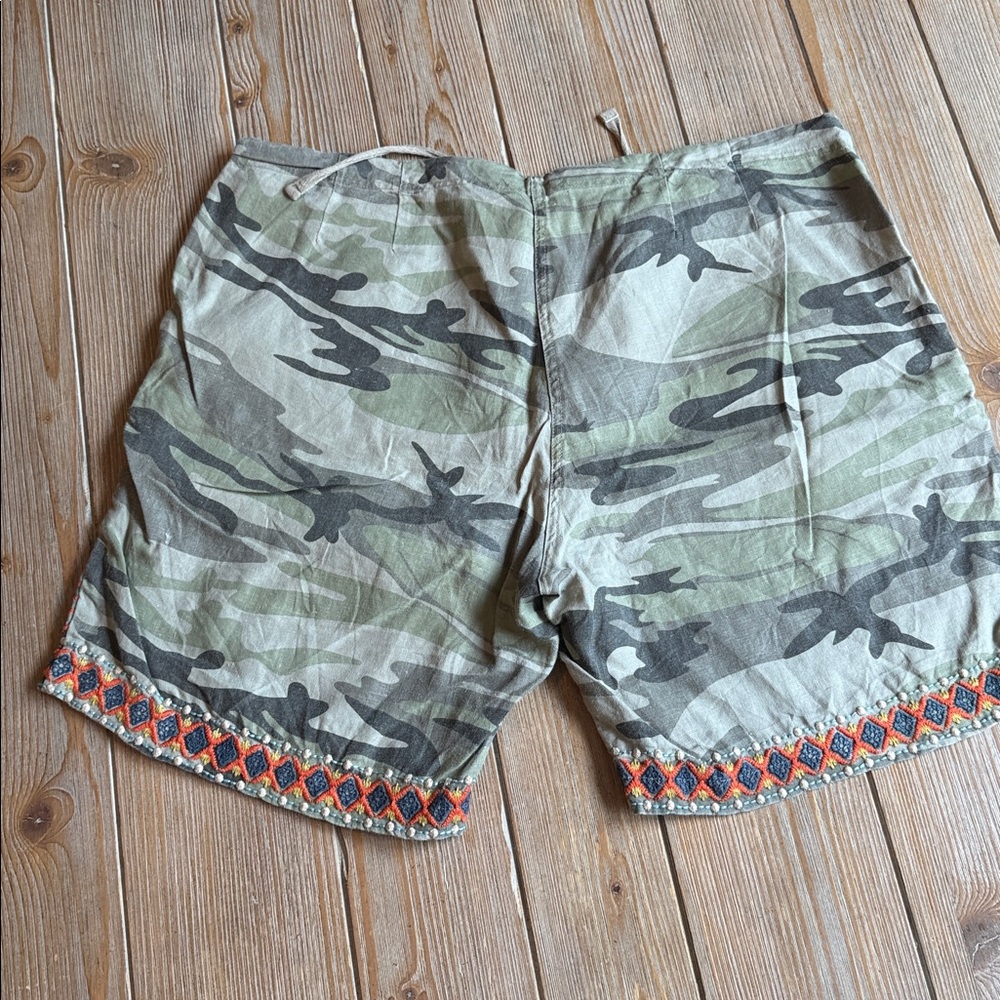 Medium Johnny Was Los Angeles Embroidered Camo Drawstring Shorts - Picture 2 of 8